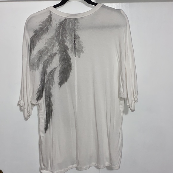 Karen Kane white top with feathers - Picture 4 of 8
